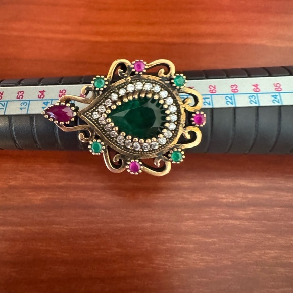 Vintage style silver ring with green and red stones and white topaz size 8 - Picture 6 of 6